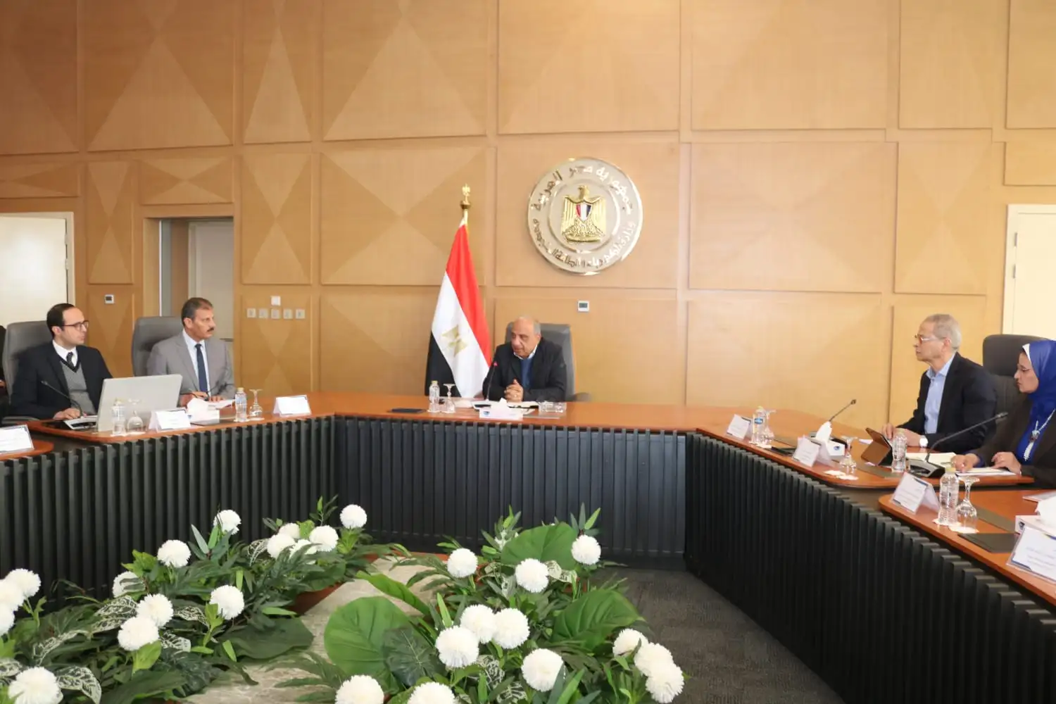 خلال اجتماعه برؤساء شركات توزيع الكهرباء... ''وزير الكهرباء'' يتابع مجريات تنفيذ خطة العمل، وإجراءات كفاءة الطاقة، وترشيد الاستهلاك، وتأمين التغذية، وضمان استقرار واستدامة التيار الكهربائي