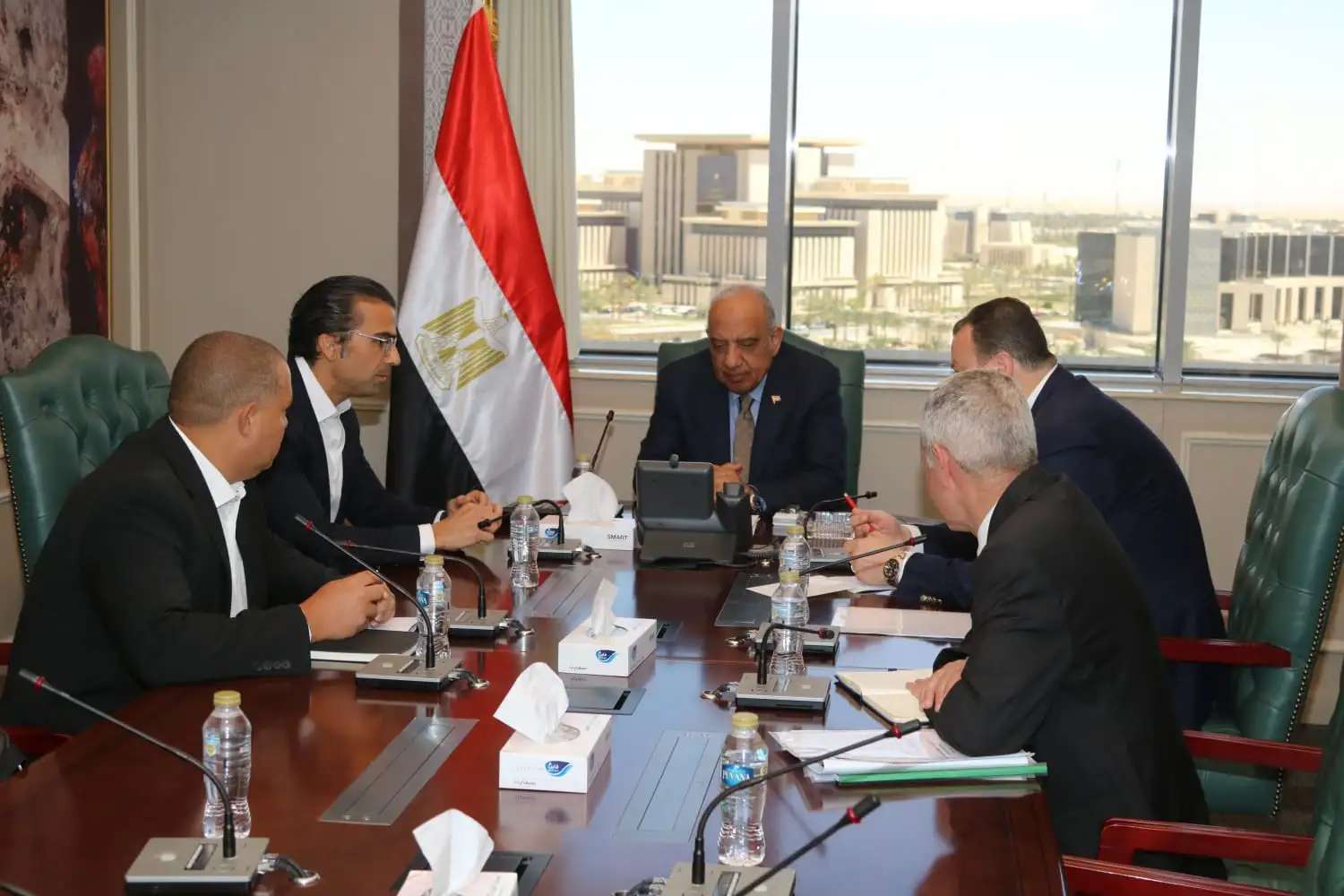 ''وزير الكهرباء'' يبحث مع تحالف ''حسن علام و إنفينيتي'' مجريات التنفيذ وتطور الأعمال فى مشروعات إنتاج الكهرباء من الطاقة الشمسية وطاقة الرياح قدرة 2500 ميجاوات وبطاريات تخزين سعة 720 ميجاوات ساعة
