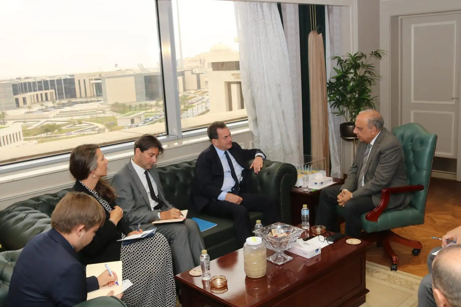 ''وزير الكهرباء'' يبحث مع سفير ''فرنسا'' بالقاهرة سبل دعم وتعزيز فرص الشراكة والتعاون فى مجالات الكهرباء والطاقات المتجددة ودعم وتطوير وتحديث الشبكة الموحدة