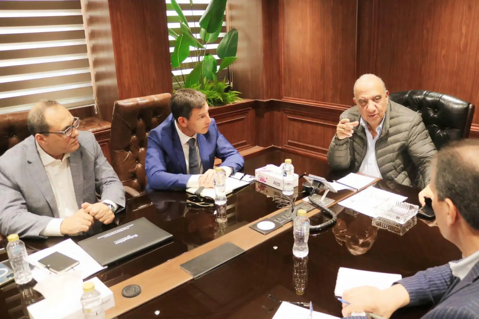 ''وزير الكهرباء'' يبحث مع شركة ''شنايدر إليكتريك'' التوسع فى مبادرة تحسين كفاءة استخدام الطاقة فى المصانع والمستشفيات والفنادق