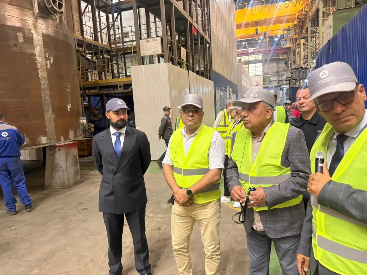 خلال زيارته الرسمية إلى روسيا.. ''وزير الكهرباء'' يتفقد أحد مصانع روساتوم المتخصصة في المفاعلات النووية الصغيرة