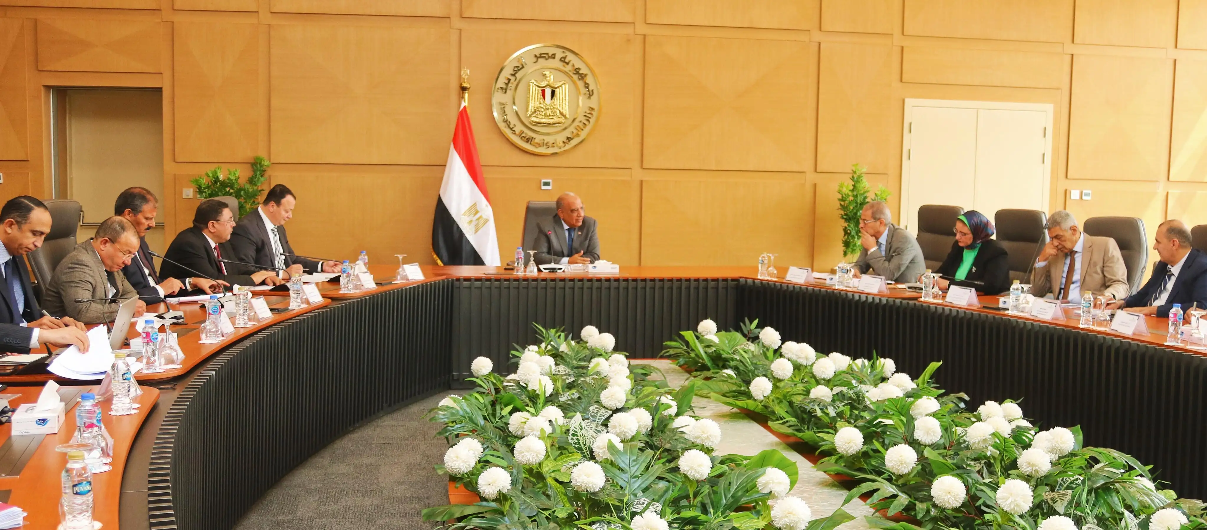 ''وزير الكهرباء'' يجتمع باللجنة الاستراتيجية 