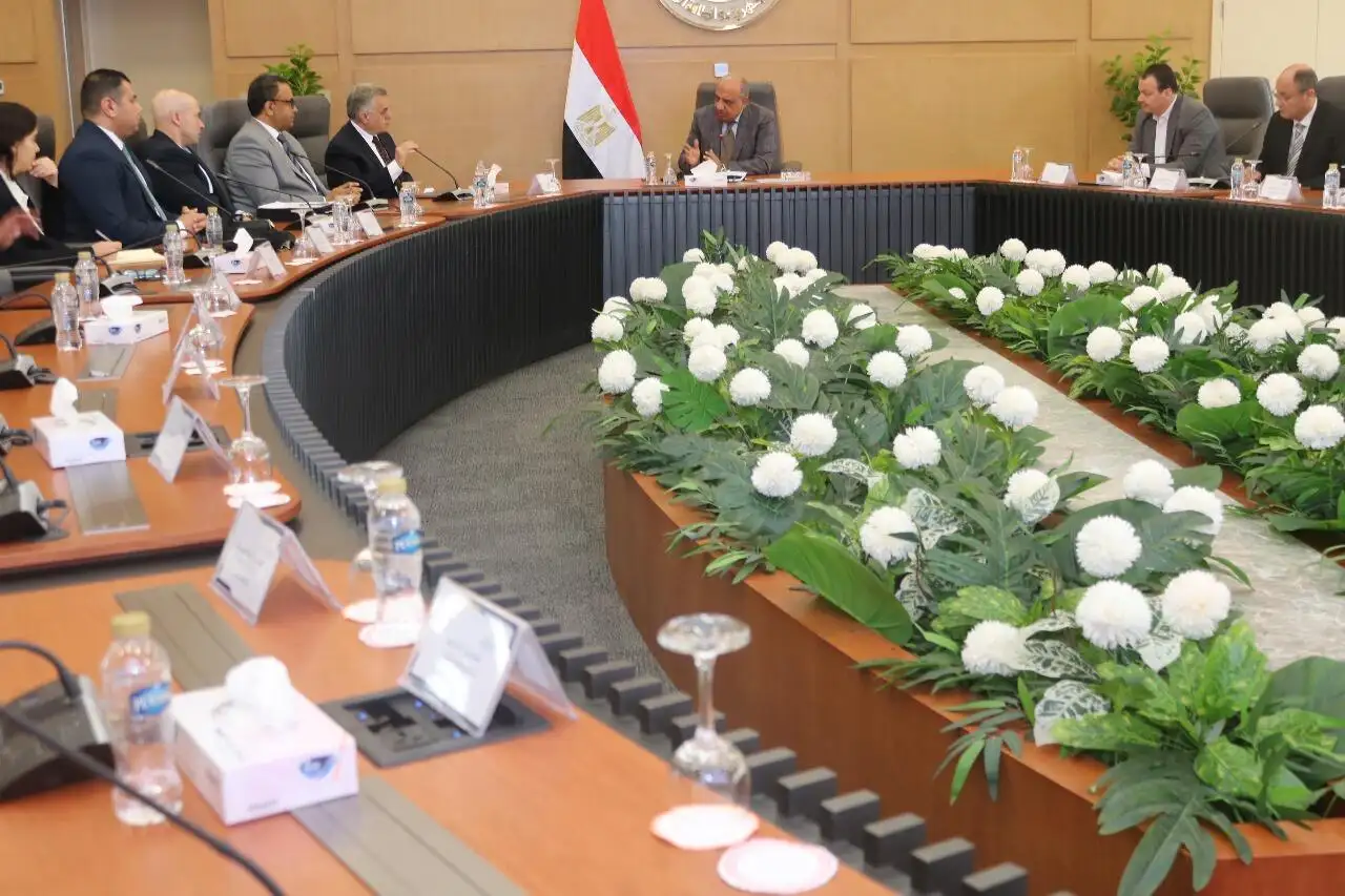 'وزير الكهرباء' يسلّم شهادات تأهيل 4 مشروعات لإنتاج الطاقة المتجددة وبيعها لمستهلكين صناعيين