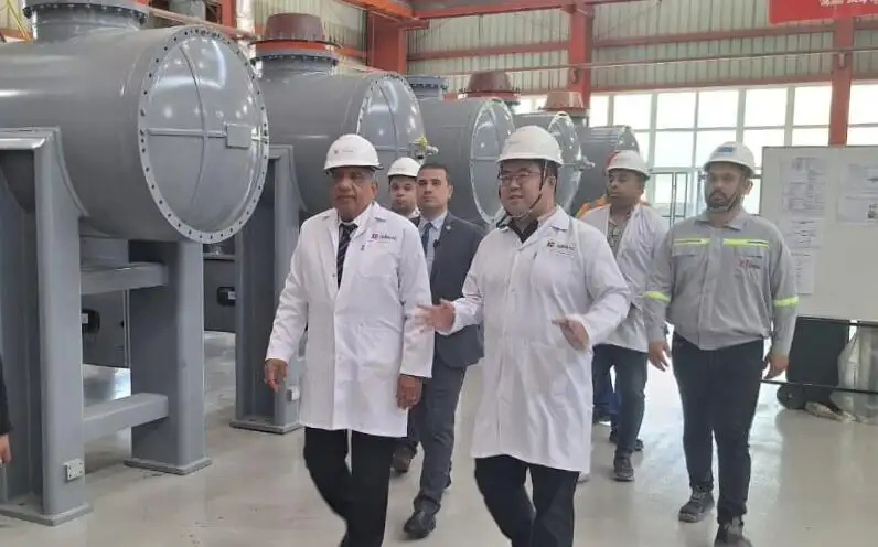 'وزير الكهرباء' فى زيارة ميدانية الى مصانع شركة 'اكس دى إجيماك' بمحافظة السويس