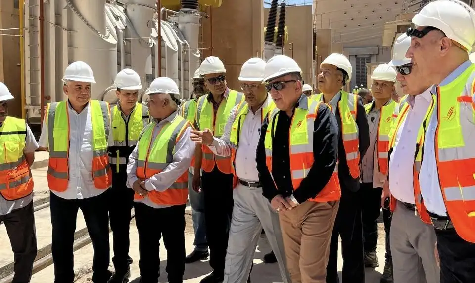 'وزير الكهرباء' يتفقد محطة توليد كهرباء السد العالي بمحافظة أسوان ويشهد بدء تشغيل أول محول قدرة ودخوله الخدمة وربطه على الشبكة بعد إحلاله وتجديده