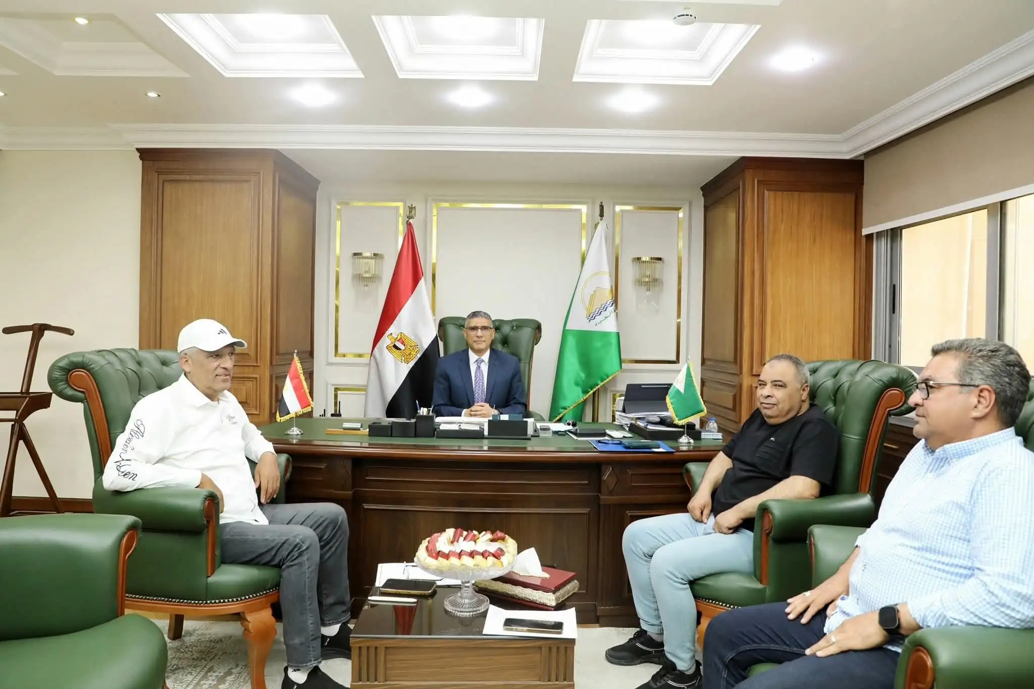 'محافظ الجيزة' يعقد اجتماعًا مع 'رئيس كهرباء جنوب القاهرة' لمتابعة آليات تنفيذ تطوير المنطقة المحيطة بمستشفى بولاق الدكرور