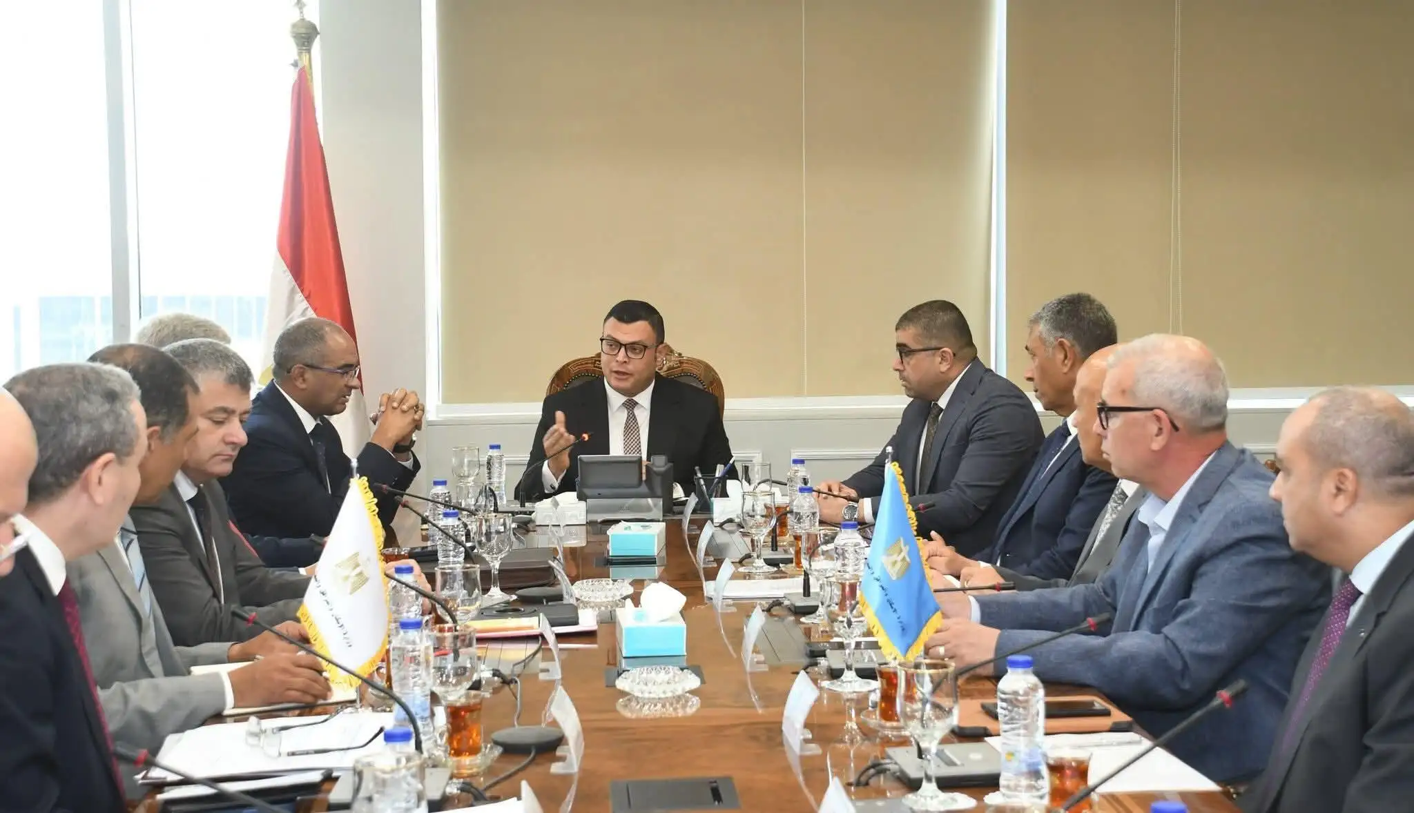 'وزير الإسكان' يتابع موقف التغذية الكهربائية لمحطات مياه الشرب والصرف الصحي بالمدن الجديدة والمحافظات