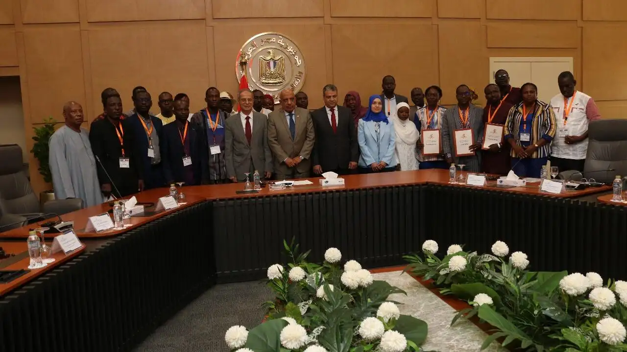 'وزير الكهرباء' يشهد احتفالية تخريج عدد (25) متدربا إفريقياً في مجالات تطوير البنية التحتية والشبكات والطاقة الجديدة والمتجددة