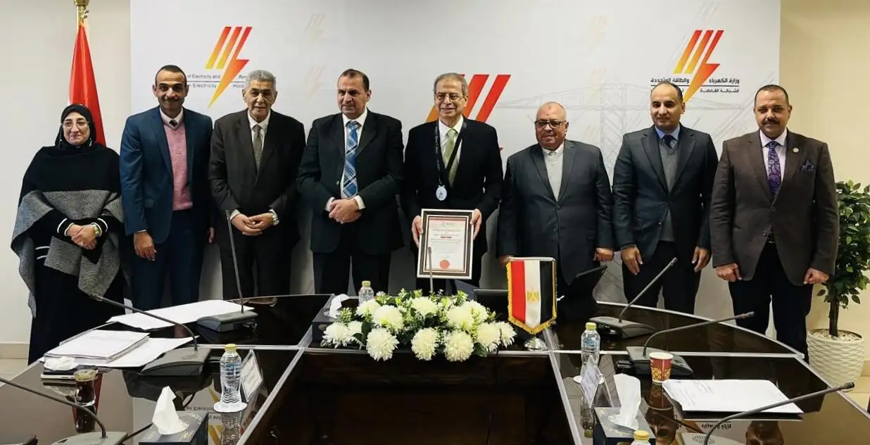 بعد الفوز بجائزة التميز الحكومي ‘القابضة للكهرباء‘ تكرم ‘الدستاوي‘ و فريق عمل ‘المنصة الموحدة للكهرباء‘ بحضور ‘نقيب المرافق العامة‘